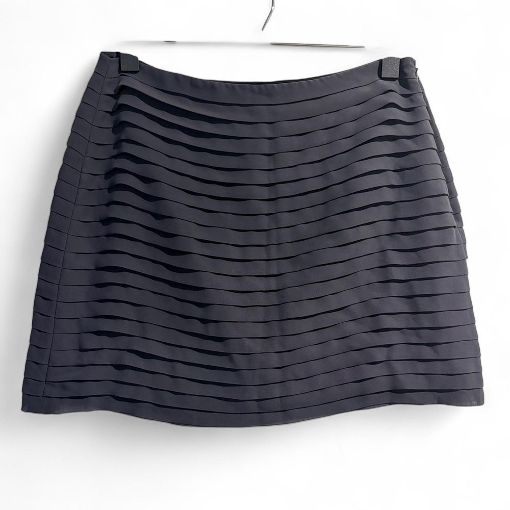 Banana Republic Black Horizontal Pleated Mini Skirt Petite 4P Preppy Workwear